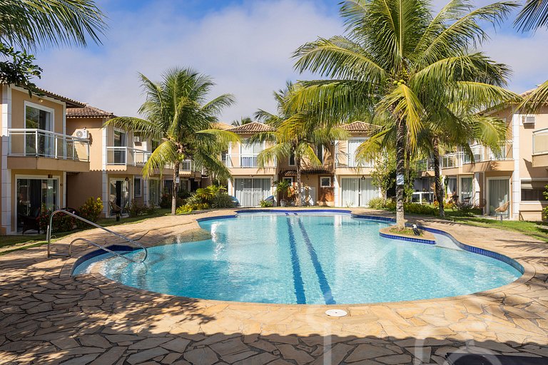 Casa com piscina em condomínio na Rasa