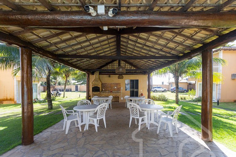 Casa com piscina em condomínio na Rasa