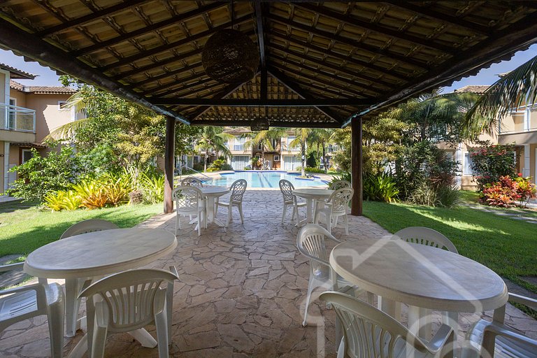 Casa com piscina em condomínio na Rasa