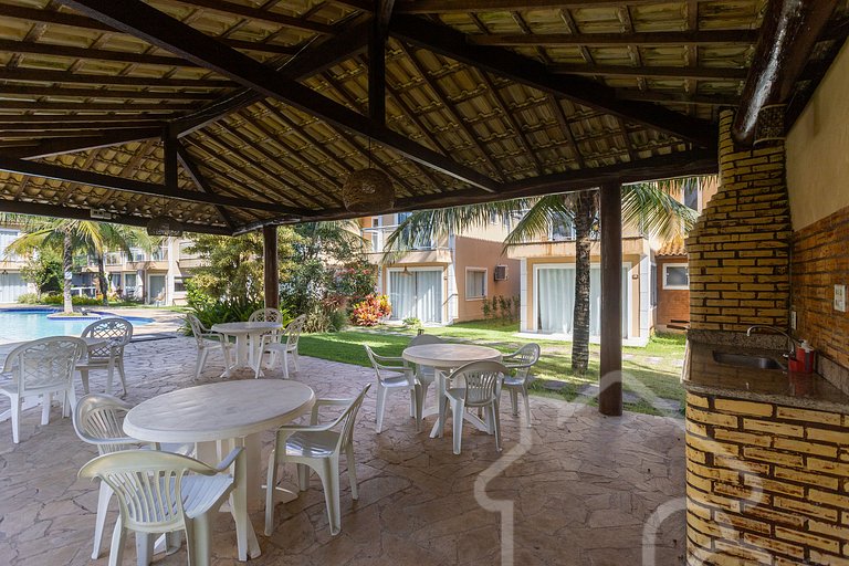 Casa com piscina em condomínio na Rasa