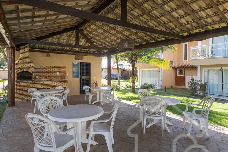 Casa com piscina em condomínio na Rasa