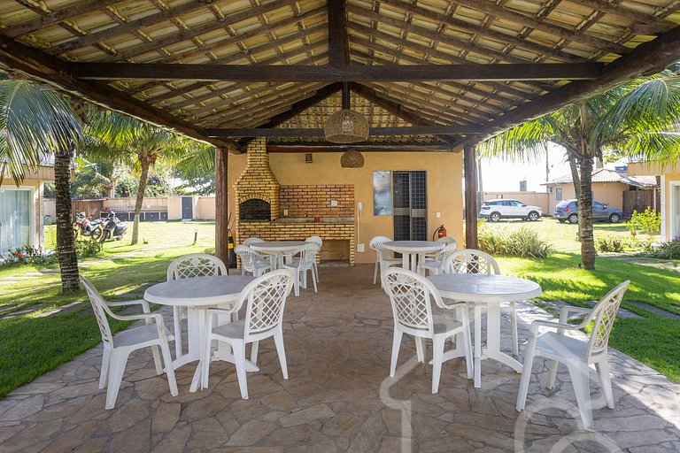 Casa com piscina em condomínio na Rasa