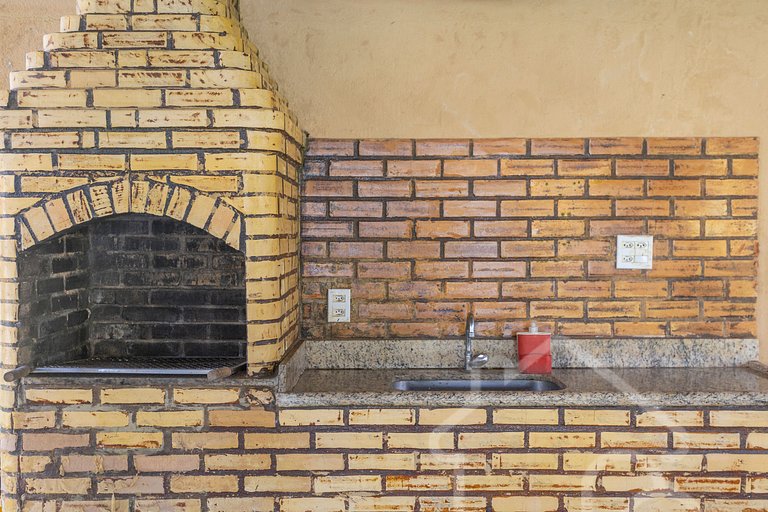 Casa com piscina em condomínio na Rasa