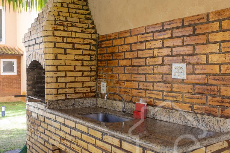 Casa com piscina em condomínio na Rasa