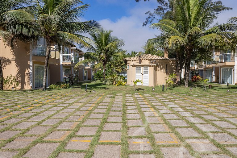 Casa com piscina em condomínio na Rasa