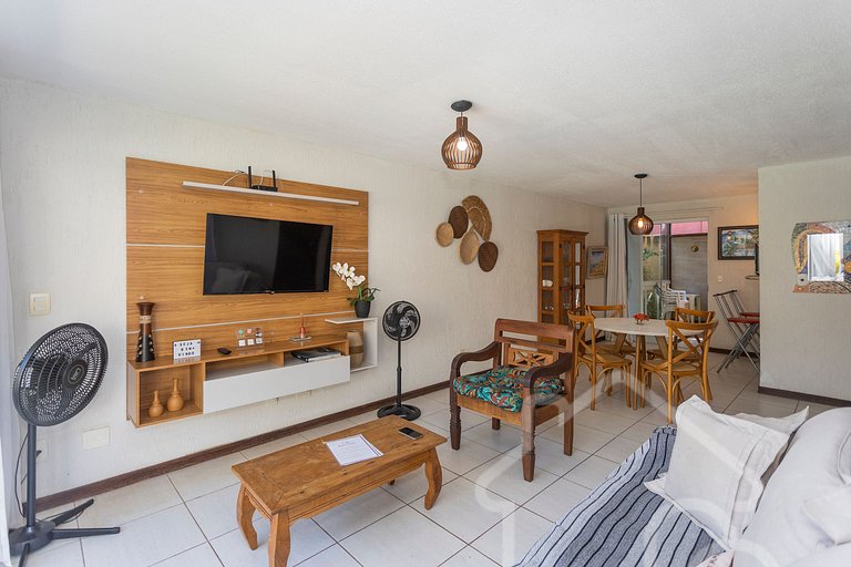 Casa com piscina em condomínio na Rasa