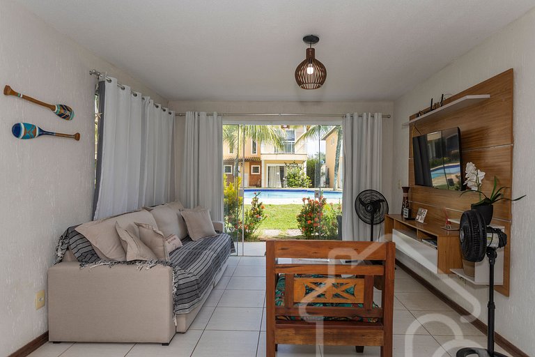 Casa com piscina em condomínio na Rasa