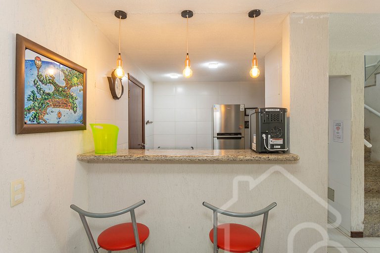 Casa com piscina em condomínio na Rasa