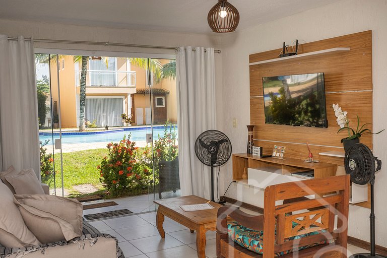 Casa com piscina em condomínio na Rasa