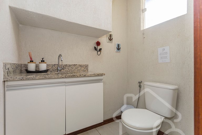 Casa com piscina em condomínio na Rasa