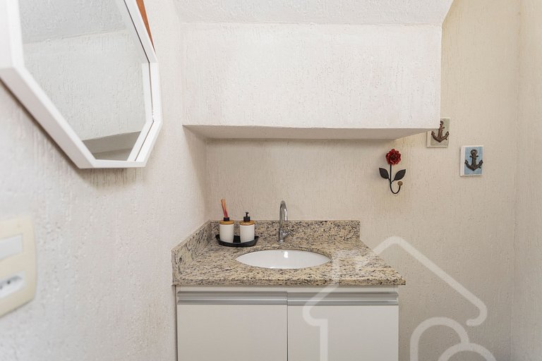 Casa com piscina em condomínio na Rasa