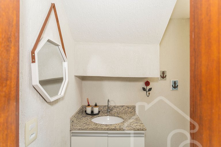 Casa com piscina em condomínio na Rasa