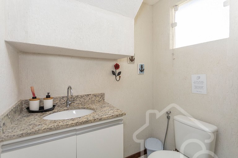 Casa com piscina em condomínio na Rasa