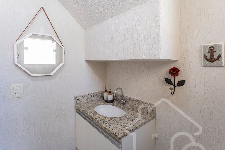 Casa com piscina em condomínio na Rasa