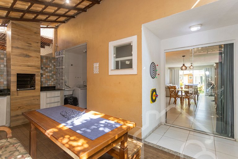 Casa com piscina em condomínio na Rasa