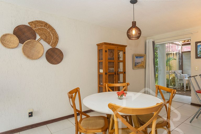 Casa com piscina em condomínio na Rasa