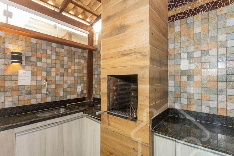 Casa com piscina em condomínio na Rasa