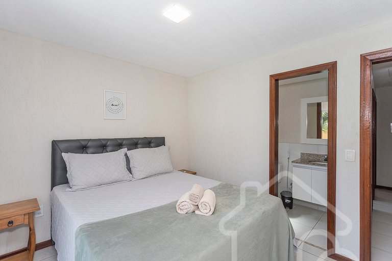 Casa com piscina em condomínio na Rasa