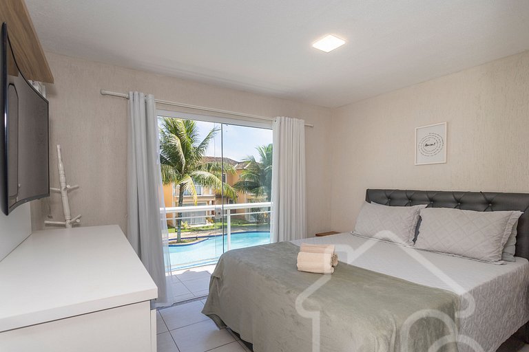 Casa com piscina em condomínio na Rasa