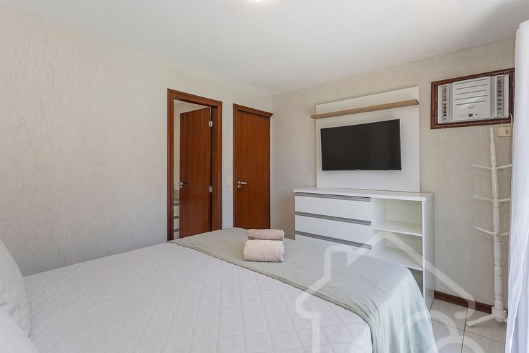 Casa com piscina em condomínio na Rasa
