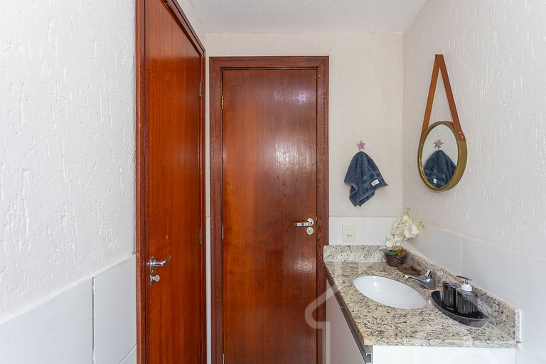Casa com piscina em condomínio na Rasa