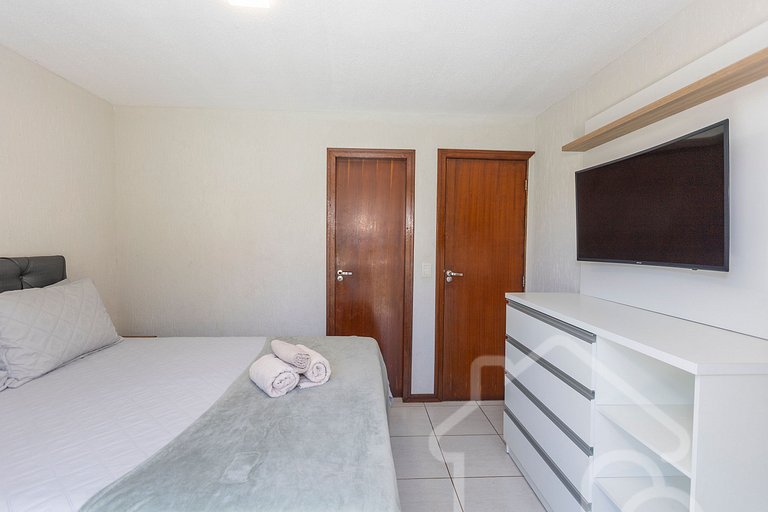 Casa com piscina em condomínio na Rasa