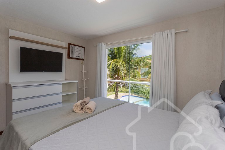 Casa com piscina em condomínio na Rasa