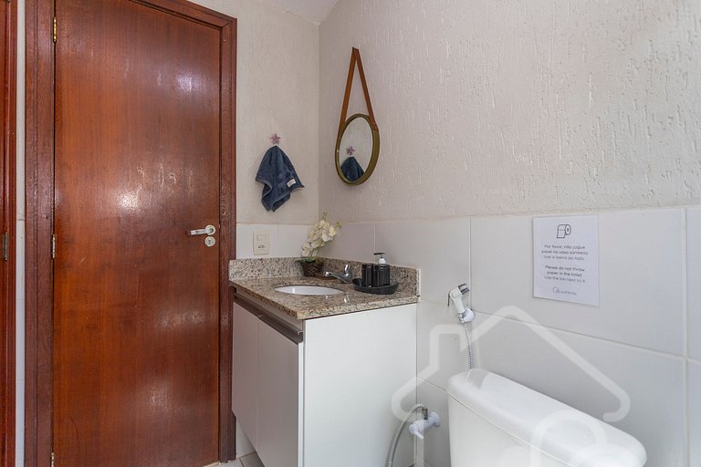 Casa com piscina em condomínio na Rasa