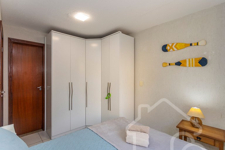 Casa com piscina em condomínio na Rasa