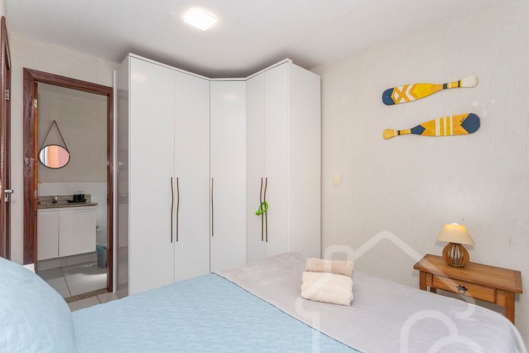 Casa com piscina em condomínio na Rasa