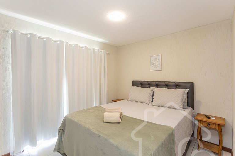 Casa com piscina em condomínio na Rasa