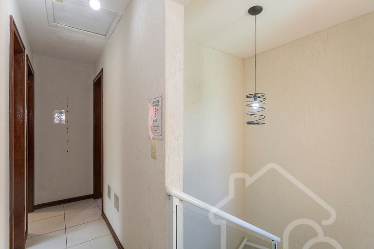 Casa com piscina em condomínio na Rasa