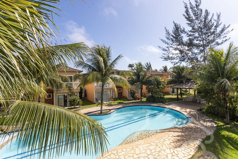 Casa com piscina em condomínio na Rasa