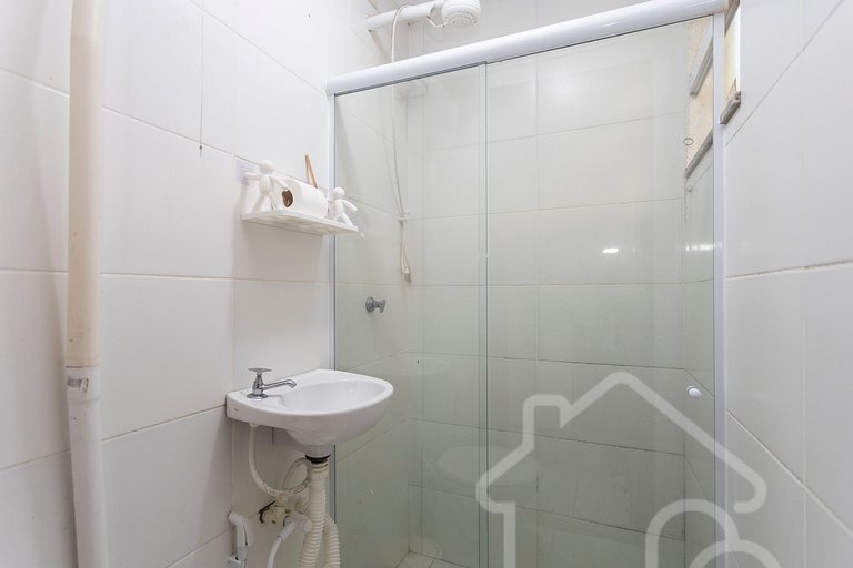 Casa com piscina em condomínio na Rasa