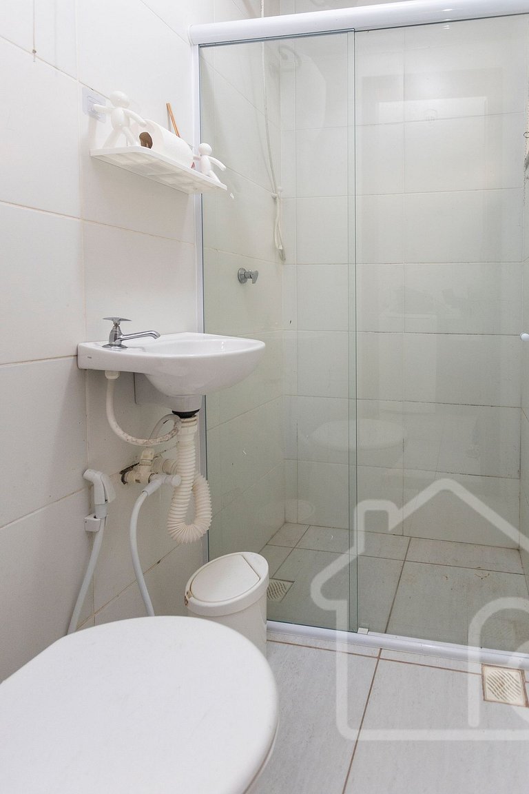 Casa com piscina em condomínio na Rasa