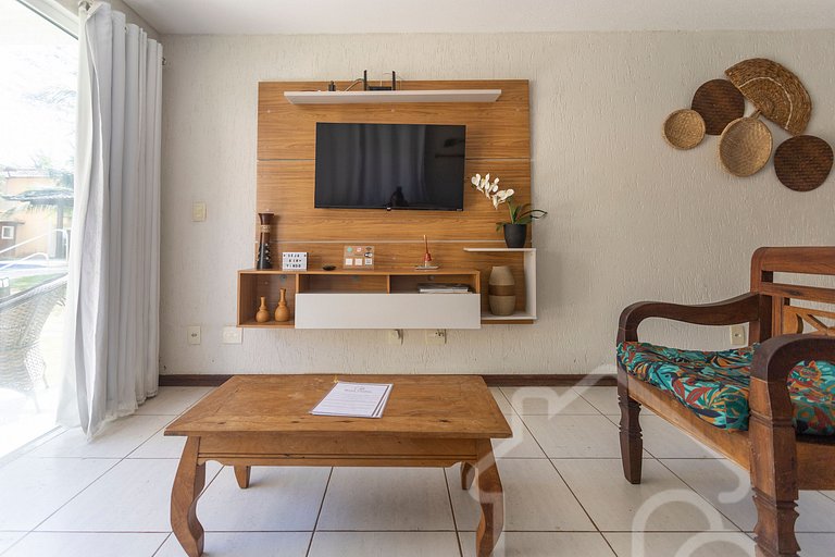 Casa com piscina em condomínio na Rasa