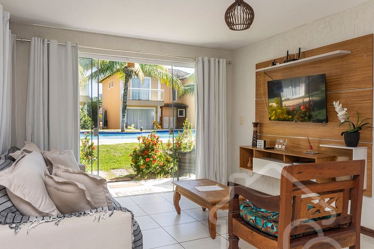 Casa com piscina em condomínio na Rasa