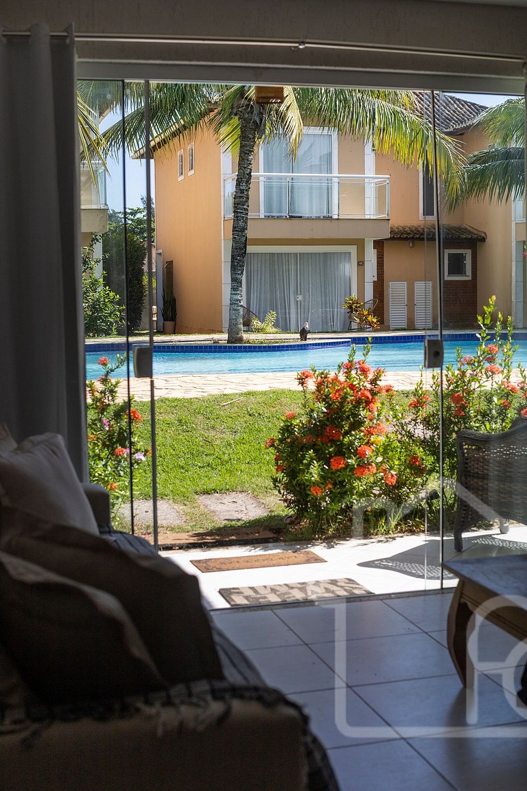 Casa com piscina em condomínio na Rasa