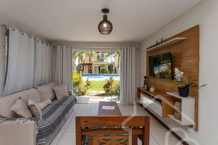 Casa com piscina em condomínio na Rasa