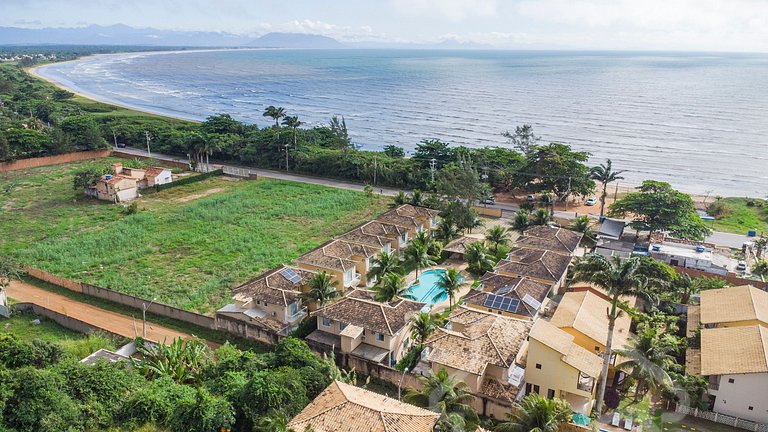Casa com piscina em condomínio na Rasa