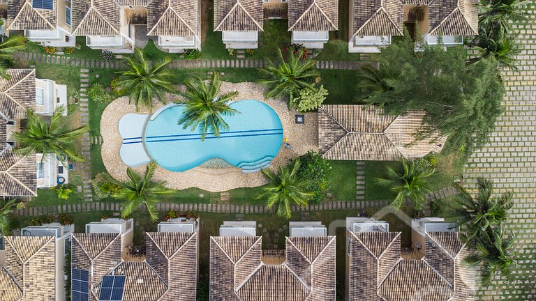Casa com piscina em condomínio na Rasa