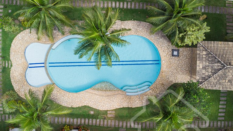 Casa com piscina em condomínio na Rasa