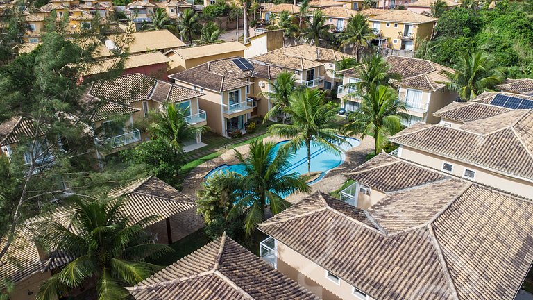 Casa com piscina em condomínio na Rasa