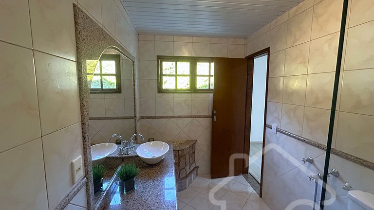 Casa Espaçosa com Piscina, Hidro e 3 Suítes