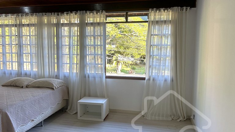 Casa Espaçosa com Piscina, Hidro e 3 Suítes