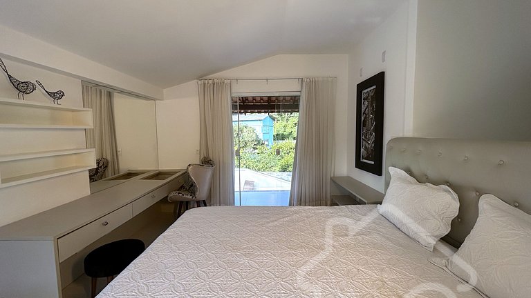 Casa Espaçosa com Piscina, Hidro e 3 Suítes