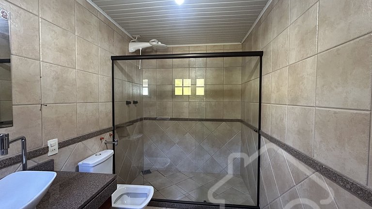 Casa Espaçosa com Piscina, Hidro e 3 Suítes