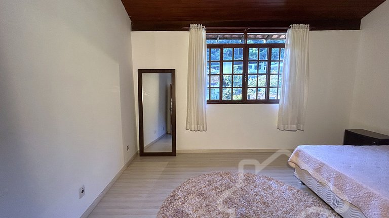 Casa Espaçosa com Piscina, Hidro e 3 Suítes