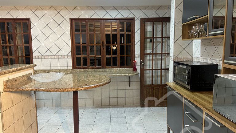 Casa Espaçosa com Piscina, Hidro e 3 Suítes
