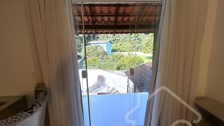 Casa Espaçosa com Piscina, Hidro e 3 Suítes